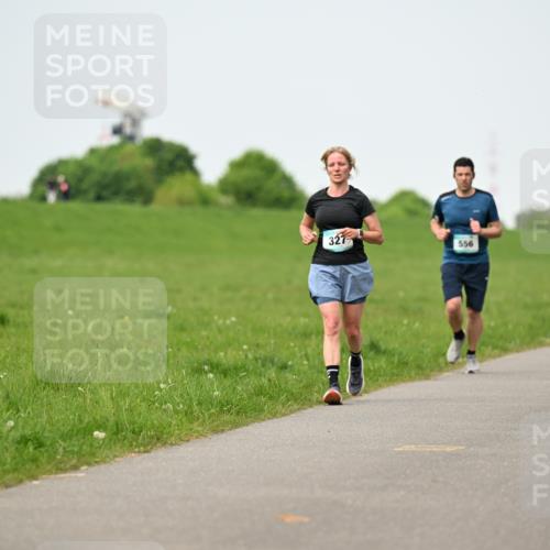 10.05.2026 - 8. Wedeler Halbmarathon Dr. Thomas Lammeyer http://msf.ph/oto/9712248 10.05.2026 12:08:02 Laufen 327, 556 meine-sportfotos.de