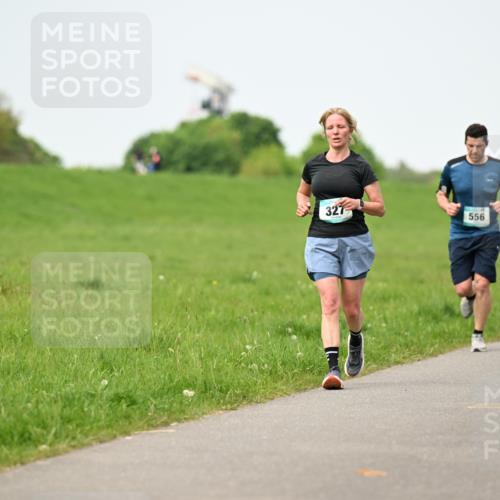 10.05.2026 - 8. Wedeler Halbmarathon Dr. Thomas Lammeyer http://msf.ph/oto/9712264 10.05.2026 12:08:03 Laufen 327, 556 meine-sportfotos.de
