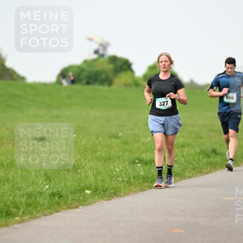 10.05.2026 - 8. Wedeler Halbmarathon Dr. Thomas Lammeyer http://msf.ph/oto/9712273 10.05.2026 12:08:03 Laufen 327, 556 meine-sportfotos.de