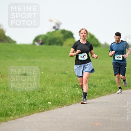 10.05.2026 - 8. Wedeler Halbmarathon Dr. Thomas Lammeyer http://msf.ph/oto/9712282 10.05.2026 12:08:03 Laufen 327, 556 meine-sportfotos.de
