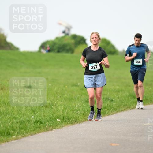10.05.2026 - 8. Wedeler Halbmarathon Dr. Thomas Lammeyer http://msf.ph/oto/9712286 10.05.2026 12:08:04 Laufen 327, 556 meine-sportfotos.de