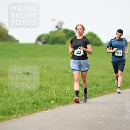 10.05.2026 - 8. Wedeler Halbmarathon Dr. Thomas Lammeyer http://msf.ph/oto/9712291 10.05.2026 12:08:04 Laufen 327, 556 meine-sportfotos.de
