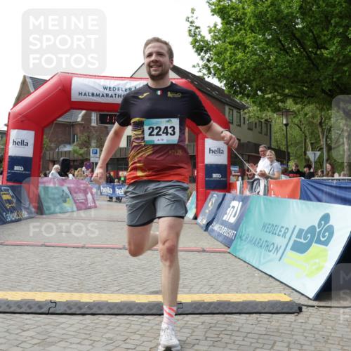 10.05.2026 - 8. Wedeler Halbmarathon Yannick Fuchs http://msf.ph/oto/9712293 10.05.2026 11:25:26 Ziel 561, 884, 2243 meine-sportfotos.de