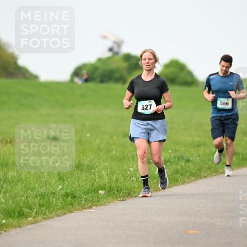 10.05.2026 - 8. Wedeler Halbmarathon Dr. Thomas Lammeyer http://msf.ph/oto/9712295 10.05.2026 12:08:04 Laufen 327, 556 meine-sportfotos.de