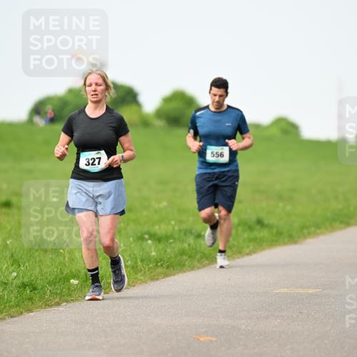 10.05.2026 - 8. Wedeler Halbmarathon Dr. Thomas Lammeyer http://msf.ph/oto/9712297 10.05.2026 12:08:05 Laufen 556, 327 meine-sportfotos.de