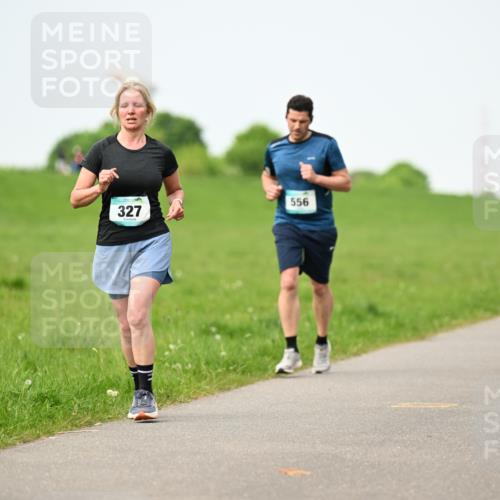 10.05.2026 - 8. Wedeler Halbmarathon Dr. Thomas Lammeyer http://msf.ph/oto/9712304 10.05.2026 12:08:05 Laufen 556, 327 meine-sportfotos.de