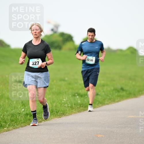 10.05.2026 - 8. Wedeler Halbmarathon Dr. Thomas Lammeyer http://msf.ph/oto/9712313 10.05.2026 12:08:05 Laufen 556, 327 meine-sportfotos.de