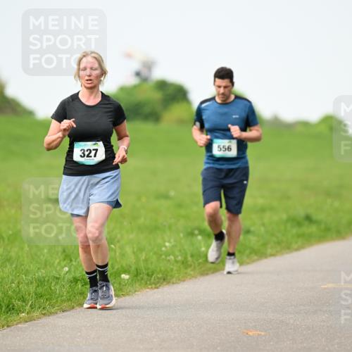 10.05.2026 - 8. Wedeler Halbmarathon Dr. Thomas Lammeyer http://msf.ph/oto/9712318 10.05.2026 12:08:05 Laufen 327, 556 meine-sportfotos.de