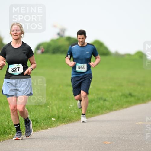 10.05.2026 - 8. Wedeler Halbmarathon Dr. Thomas Lammeyer http://msf.ph/oto/9712322 10.05.2026 12:08:06 Laufen 327, 556 meine-sportfotos.de