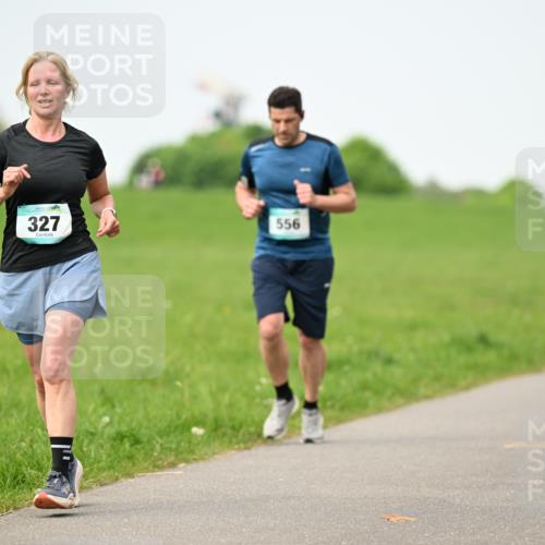 10.05.2026 - 8. Wedeler Halbmarathon Dr. Thomas Lammeyer http://msf.ph/oto/9712332 10.05.2026 12:08:06 Laufen 327, 556 meine-sportfotos.de