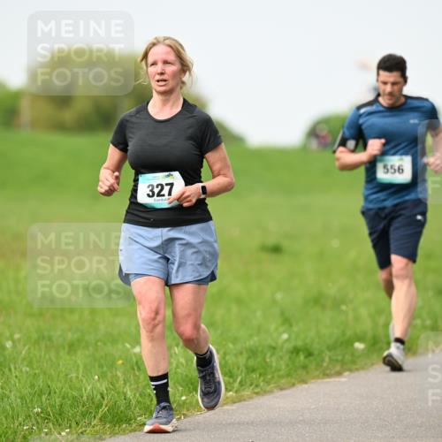 10.05.2026 - 8. Wedeler Halbmarathon Dr. Thomas Lammeyer http://msf.ph/oto/9712337 10.05.2026 12:08:07 Laufen 327, 556 meine-sportfotos.de