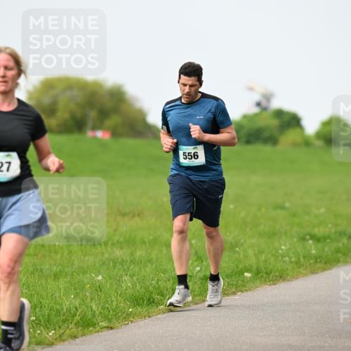 10.05.2026 - 8. Wedeler Halbmarathon Dr. Thomas Lammeyer http://msf.ph/oto/9712344 10.05.2026 12:08:08 Laufen 556, 327 meine-sportfotos.de