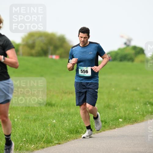 10.05.2026 - 8. Wedeler Halbmarathon Dr. Thomas Lammeyer http://msf.ph/oto/9712351 10.05.2026 12:08:08 Laufen 327, 556 meine-sportfotos.de