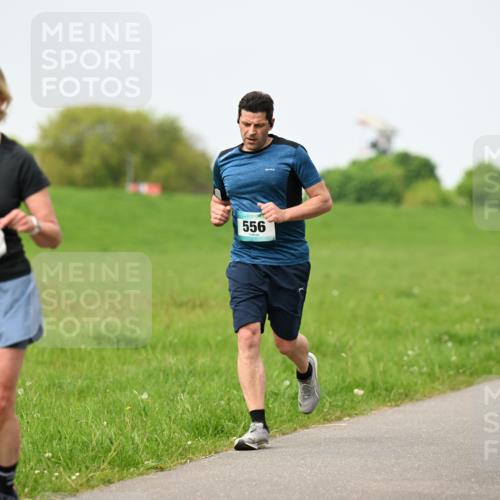 10.05.2026 - 8. Wedeler Halbmarathon Dr. Thomas Lammeyer http://msf.ph/oto/9712353 10.05.2026 12:08:08 Laufen 556, 327 meine-sportfotos.de