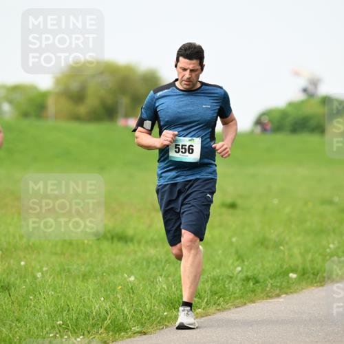 10.05.2026 - 8. Wedeler Halbmarathon Dr. Thomas Lammeyer http://msf.ph/oto/9712357 10.05.2026 12:08:08 Laufen 327, 556 meine-sportfotos.de