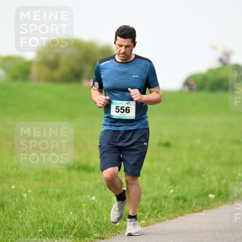 10.05.2026 - 8. Wedeler Halbmarathon Dr. Thomas Lammeyer http://msf.ph/oto/9712360 10.05.2026 12:08:09 Laufen 556 meine-sportfotos.de