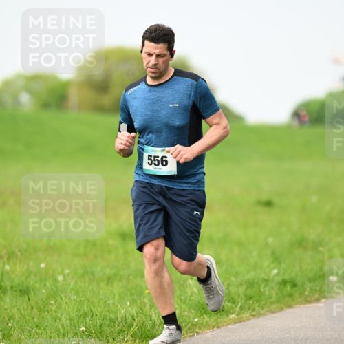 10.05.2026 - 8. Wedeler Halbmarathon Dr. Thomas Lammeyer http://msf.ph/oto/9712367 10.05.2026 12:08:09 Laufen 556 meine-sportfotos.de