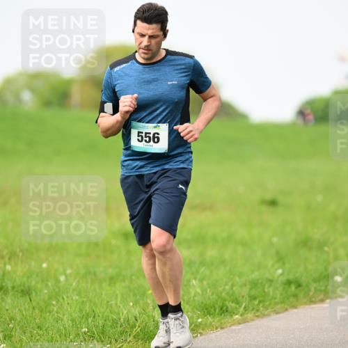 10.05.2026 - 8. Wedeler Halbmarathon Dr. Thomas Lammeyer http://msf.ph/oto/9712373 10.05.2026 12:08:09 Laufen 556 meine-sportfotos.de