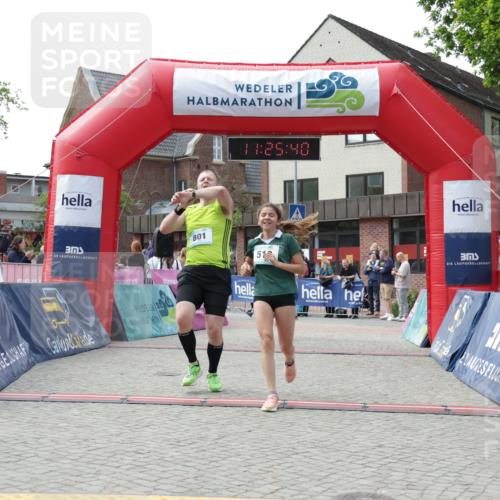 10.05.2026 - 8. Wedeler Halbmarathon Yannick Fuchs http://msf.ph/oto/9712377 10.05.2026 11:25:39 Ziel 518, 801, 2117 meine-sportfotos.de
