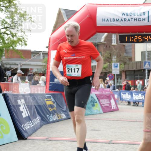 10.05.2026 - 8. Wedeler Halbmarathon Yannick Fuchs http://msf.ph/oto/9712439 10.05.2026 11:25:42 Ziel 518, 801, 2117 meine-sportfotos.de