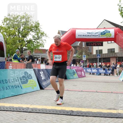 10.05.2026 - 8. Wedeler Halbmarathon Yannick Fuchs http://msf.ph/oto/9712449 10.05.2026 11:25:43 Ziel 518, 801, 2117 meine-sportfotos.de