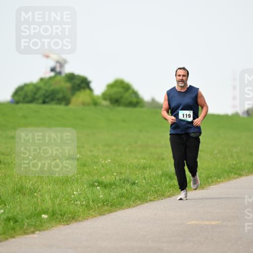 10.05.2026 - 8. Wedeler Halbmarathon Dr. Thomas Lammeyer http://msf.ph/oto/9712456 10.05.2026 12:08:39 Laufen 119 meine-sportfotos.de