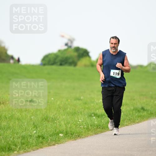 10.05.2026 - 8. Wedeler Halbmarathon Dr. Thomas Lammeyer http://msf.ph/oto/9712499 10.05.2026 12:08:41 Laufen 119 meine-sportfotos.de