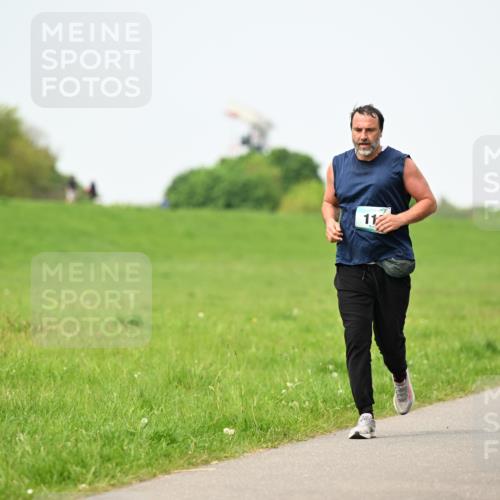 10.05.2026 - 8. Wedeler Halbmarathon Dr. Thomas Lammeyer http://msf.ph/oto/9712505 10.05.2026 12:08:41 Laufen  meine-sportfotos.de