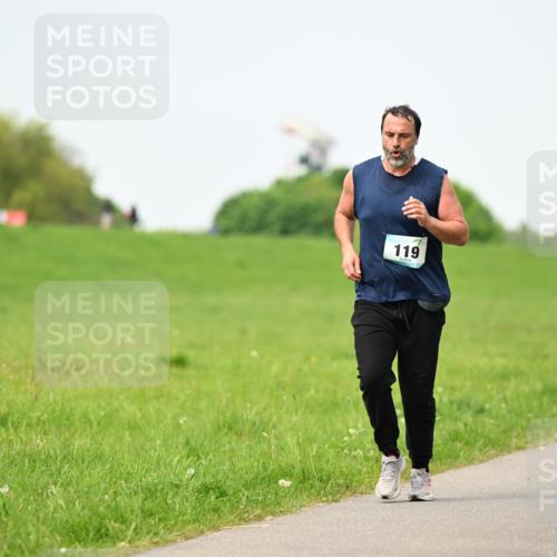10.05.2026 - 8. Wedeler Halbmarathon Dr. Thomas Lammeyer http://msf.ph/oto/9712518 10.05.2026 12:08:42 Laufen 119 meine-sportfotos.de