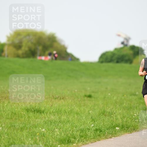 10.05.2026 - 8. Wedeler Halbmarathon Dr. Thomas Lammeyer http://msf.ph/oto/9712547 10.05.2026 12:09:09 Laufen  meine-sportfotos.de