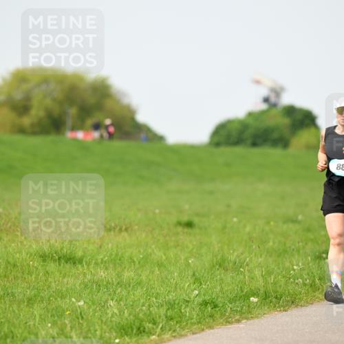 10.05.2026 - 8. Wedeler Halbmarathon Dr. Thomas Lammeyer http://msf.ph/oto/9712554 10.05.2026 12:09:09 Laufen  meine-sportfotos.de