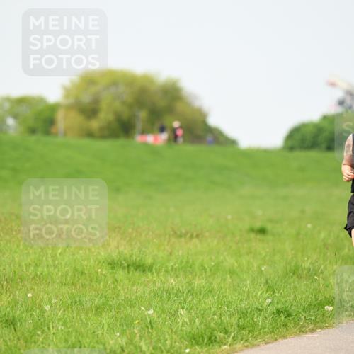 10.05.2026 - 8. Wedeler Halbmarathon Dr. Thomas Lammeyer http://msf.ph/oto/9712570 10.05.2026 12:09:10 Laufen  meine-sportfotos.de