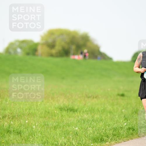 10.05.2026 - 8. Wedeler Halbmarathon Dr. Thomas Lammeyer http://msf.ph/oto/9712590 10.05.2026 12:09:11 Laufen  meine-sportfotos.de