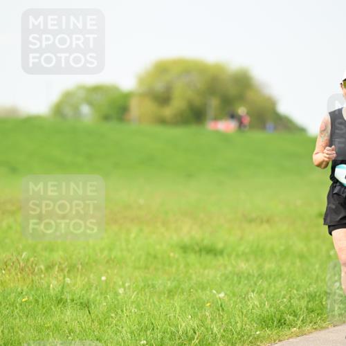 10.05.2026 - 8. Wedeler Halbmarathon Dr. Thomas Lammeyer http://msf.ph/oto/9712609 10.05.2026 12:09:11 Laufen  meine-sportfotos.de