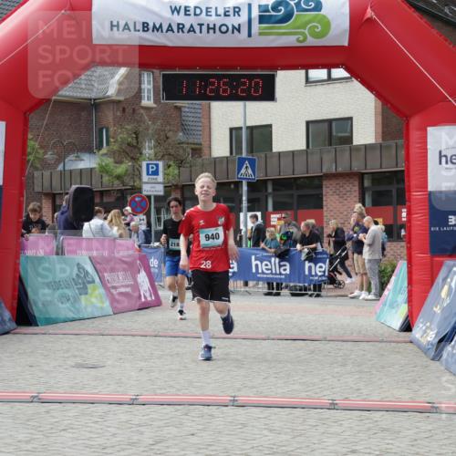 10.05.2026 - 8. Wedeler Halbmarathon Yannick Fuchs http://msf.ph/oto/9712621 10.05.2026 11:26:19 Ziel 940, 2046, 2182 meine-sportfotos.de