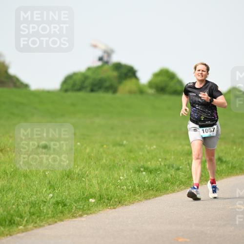 10.05.2026 - 8. Wedeler Halbmarathon Dr. Thomas Lammeyer http://msf.ph/oto/9712671 10.05.2026 12:09:20 Laufen 1057, 2188 meine-sportfotos.de