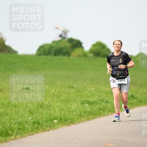 10.05.2026 - 8. Wedeler Halbmarathon Dr. Thomas Lammeyer http://msf.ph/oto/9712674 10.05.2026 12:09:20 Laufen 1057, 2108 meine-sportfotos.de