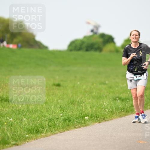 10.05.2026 - 8. Wedeler Halbmarathon Dr. Thomas Lammeyer http://msf.ph/oto/9712687 10.05.2026 12:09:21 Laufen 1057 meine-sportfotos.de