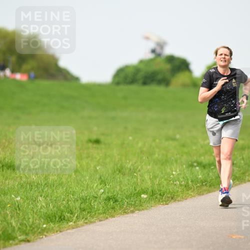 10.05.2026 - 8. Wedeler Halbmarathon Dr. Thomas Lammeyer http://msf.ph/oto/9712689 10.05.2026 12:09:21 Laufen  meine-sportfotos.de