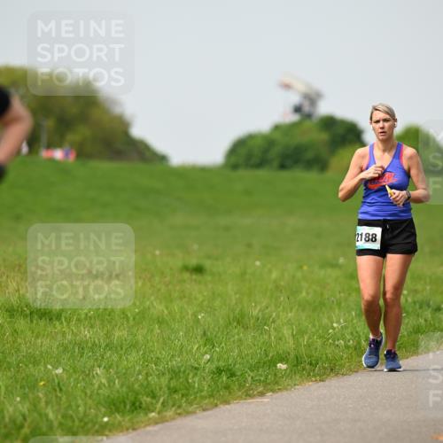10.05.2026 - 8. Wedeler Halbmarathon Dr. Thomas Lammeyer http://msf.ph/oto/9712694 10.05.2026 12:09:25 Laufen 2188 meine-sportfotos.de