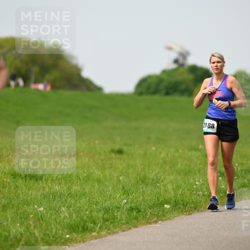 10.05.2026 - 8. Wedeler Halbmarathon Dr. Thomas Lammeyer http://msf.ph/oto/9712696 10.05.2026 12:09:25 Laufen 2188 meine-sportfotos.de
