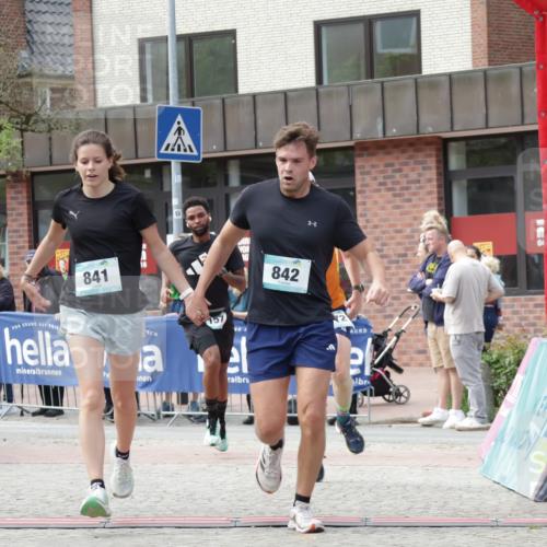 10.05.2026 - 8. Wedeler Halbmarathon Yannick Fuchs http://msf.ph/oto/9712697 10.05.2026 11:26:27 Ziel 572, 699, 841, 842, 2046, 2157 meine-sportfotos.de