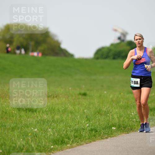 10.05.2026 - 8. Wedeler Halbmarathon Dr. Thomas Lammeyer http://msf.ph/oto/9712700 10.05.2026 12:09:25 Laufen 2188 meine-sportfotos.de