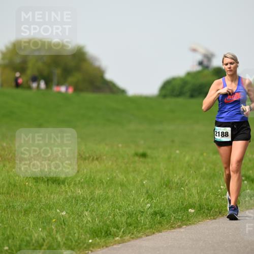 10.05.2026 - 8. Wedeler Halbmarathon Dr. Thomas Lammeyer http://msf.ph/oto/9712701 10.05.2026 12:09:26 Laufen 2188 meine-sportfotos.de