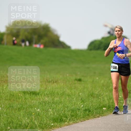 10.05.2026 - 8. Wedeler Halbmarathon Dr. Thomas Lammeyer http://msf.ph/oto/9712704 10.05.2026 12:09:26 Laufen 2188 meine-sportfotos.de