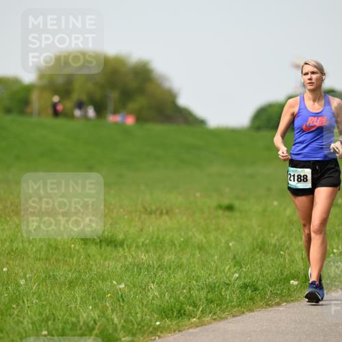 10.05.2026 - 8. Wedeler Halbmarathon Dr. Thomas Lammeyer http://msf.ph/oto/9712707 10.05.2026 12:09:26 Laufen 2188 meine-sportfotos.de