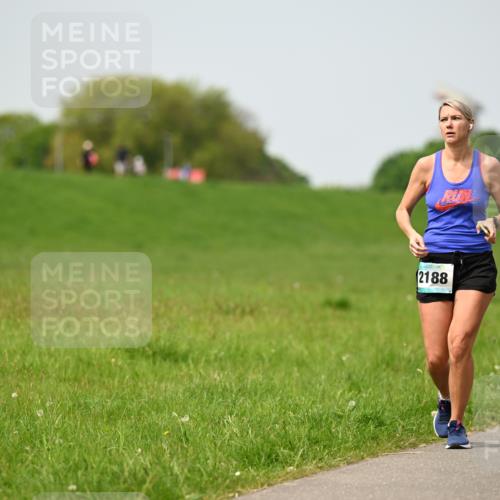 10.05.2026 - 8. Wedeler Halbmarathon Dr. Thomas Lammeyer http://msf.ph/oto/9712709 10.05.2026 12:09:26 Laufen 2188 meine-sportfotos.de