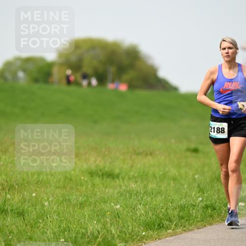 10.05.2026 - 8. Wedeler Halbmarathon Dr. Thomas Lammeyer http://msf.ph/oto/9712715 10.05.2026 12:09:27 Laufen 2188 meine-sportfotos.de