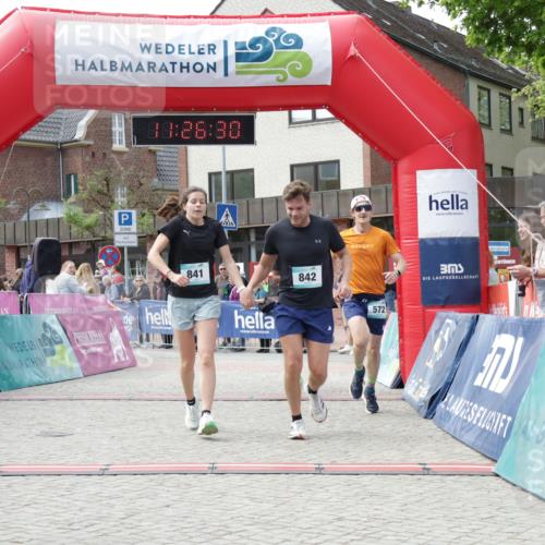 10.05.2026 - 8. Wedeler Halbmarathon Yannick Fuchs http://msf.ph/oto/9712720 10.05.2026 11:26:28 Ziel 572, 699, 841, 842, 2046, 2157 meine-sportfotos.de