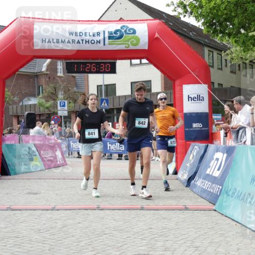 10.05.2026 - 8. Wedeler Halbmarathon Yannick Fuchs http://msf.ph/oto/9712722 10.05.2026 11:26:28 Ziel 572, 699, 841, 842, 2046, 2157 meine-sportfotos.de